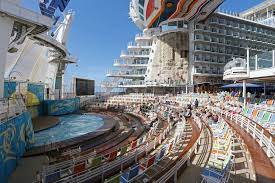 Check spelling or type a new query. Royal Caribbean International 36 Stunden An Bord Der Allure Of The Seas Das Grosste Kreuzfahrtschiff Der Welt
