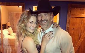Leann rimes crashes eddie cibrian and katharine mcphee's netflix comedy in first trailer 19 february 2021. B47b4jtb0c6mam