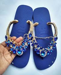 havaianas top modelo sucesso esse lindo chinelo e customizado com cabedal de pedrarias c sandalia com pedraria acessorios femininos chinelos personalizados