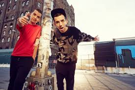 Bigflo et oli ramènent leur père sur ses terres d'origine dans un clip magnifique. Francofolies 2017 Entrevue Avec Bigflo Oli Liberte Velocite Fraternite Les Meconnus