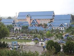 Daerah setiu merangkumi 7 mukim di bawah pentadbiran seorang pegawai daerah mempunyai keluasan 130,436.3 hektar dengan jumlah penduduknya seramai 33,000 orang mengikut banci. 11 Kakitangan Kompleks Seri Iman Positif Covid 19