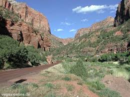 Zion national park is a vast. Zion National Park Anfahrt Aussichtspunkte Wanderungen