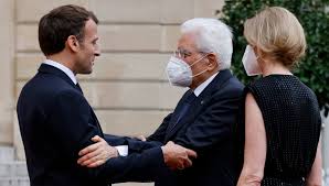 Sergio mattarella è il dodicesimo presidente della repubblica italiana: Mattarella And Macron Together Friendship In Paris Breaking Latest News