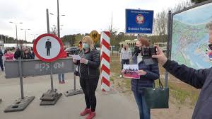 Bardzo możliwe, że od niedzieli będzie w polsce całkowity lockdown. Hundreds Protest Against Lockdown At Polish German Border