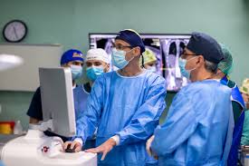 Spitalul judetean de urgenta deva. Un TanÄr Accidentat Grav La ColoanÄ A Reusit SÄ MeargÄ A Doua Zi DupÄ O OperaÅ£ie EfectuatÄ La Spitalul De Neurochirurgie Iasi Cu Robotul Mazor X Medicalmanager Ro