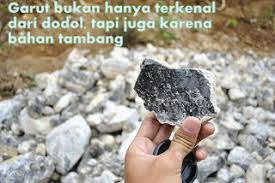 Untuk mengetahui tanah yang mengandungi emas, suatu ketika dahulu, pernah terjadi seorang lelaki yang berusaha mencari emas di sebuah terowong menemui ajalnya apabila terowong tersebut runtuh. Perlit Produk Letusan Gunung Berapi Cerita Dari Provinsi Lopburi Thailand Andyyahya Com