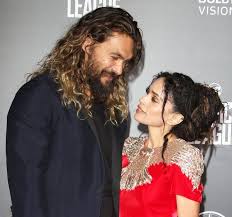Dec 03, 2020 · jason momoa height, weight, age, body statistics posted by joel s. Jason Momoa Fell For Lisa Bonet At Age 8 When He Saw Her On Tv And