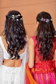 Twinning With The Bridesmaids With Floral Hairstyles Lehenga Wedmegood Snehi Bhagya Wedmegood Indi Haircuts Straight Hair Hair Styles Modern Hairstyles