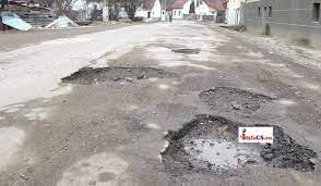 O viata pe calea ferata … sari la conținut. Video Drum Dezastru Si Plin De Gropi Spre Ocna De Fier Infocs