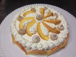 Il pan di spagna rimarrà morbido per circa 2 giorni. Torta Di Pan Di Spagna Con Crema Pasticcera Panna Montata Pesche Ed Amaretti Www Civardivini Com Torte Alla Frutta Pasticceria Amaretti