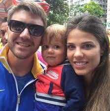 Impostor Do Panico Termina Casamento De Quatro Anos Famosidades