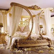 Breathtaking Luxury Royal Style Canopy Bed With Gold Frame With Unique Curved Design Accentuated Luxurious Bedrooms Chic Bedroom Master Bedroom Decor Romantic
