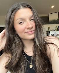 Jessie Bee's Instagram, Twitter & Facebook