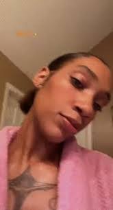 Laura Drey's Instagram, Twitter & Facebook