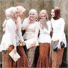 Maybe you would like to learn more about one of these? 18 Ide Busana Kompak Bareng Sahabat Model Pakaian Model Pakaian Hijab Pakaian Wanita