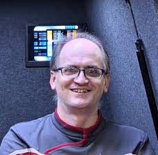 Hi. "Fill in the blank" there is sometimes two words that could be correct.  I know you can't do anything and I have report them to Duolingo. How that  is possible. Like