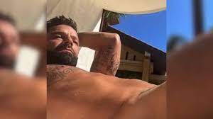 Ricky Martin comparte atractivo video sin ropa tomando el sol 