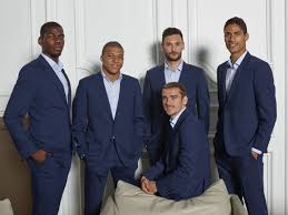 Taper vos mots clés pour affficher les résultats de votre recherche. Smalto Costume Officiel Des Bleus Champions Du Monde 2018 Sportbuzzbusiness Fr