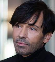 Náray tamás is felfigyelt rá és bevezette a divat világába. A Boldogsag Ara Naray Tamas Zarah Olvass Bele