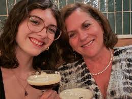 Danielle Comeau's Instagram, Twitter & Facebook