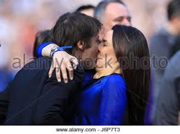 Ottiene tredici punti in tredici partite, poi si dimette in seguito alla sconfitta rimediata contro il napoli. Antonio Conte With Wife Elisabetta Muscarello And Daughter Vittoria Stock Photo Alamy