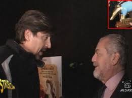 La figura del rival de la real es su presidente: Scappa In Motorino Ma Non Mantiene Le Promesse Tapiro D Oro A De Laurentiis Altre Notizie Calciomercato Com