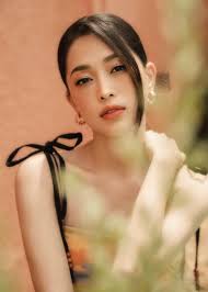 Á hậu Phương Nga được bố mẹ và bạn trai góp ý khi làm MC