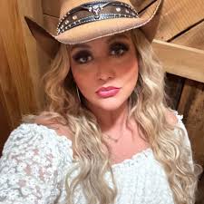 Congratulations to the new 2025 WV Sweetheart Festival Royalty! 🩷 Spirit:  Shelley Trader Ambassador: Laura Mace Golden: Jennifer Burkle Parsons  Preteen: Trinity Clay Teen: Aly Stillwagoner Ms: Jalyn Western Mrs: Tonia  Miller-Crawford