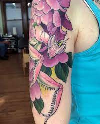 Orchid mantis Lauren and I finished in February. Thank you! This was really  fun | Sak yant tattoo, Abstract tattoo, Orchid mantis
