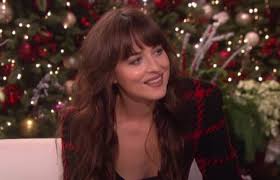 Музыкант последние билеты в крокус ⠀ ⠀ реклама: Ellen Show Is Ending And That Dakota Johnson Meme Is Everywhere Again