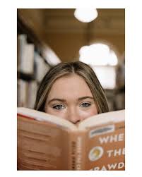 the cutest lil book worm 📖