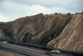 Studying Geology On Instagram Highway 14 Roadcut Of A Pressure Ridge Transpression Along The San Andreas Fault At San Andreas Fault Geology Geology Rocks