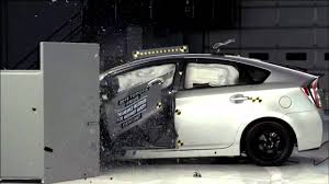 Toyota prius outdoor crash test in various situations is presented in this video. 2014 2015 Toyota Prius Hybrid Plug In Iihs Small Overlap Crash Test Youtube