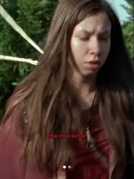 Katelyn Nacon como Enid em The Walking Dead