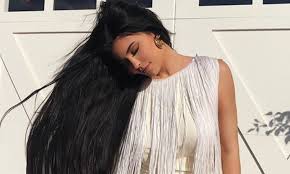 I guess the old kylie really is back! Kylie Jenner Got New Hair Extensions Past Her Butt