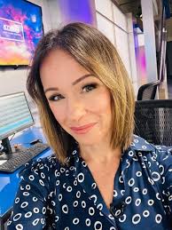 I'm baaaack! 😁 After a couple of days off to spend time with family and  friends, and to celebrate our daughter's 18th birthday (our 'baby' is an  adult!! How!?), I'm back with