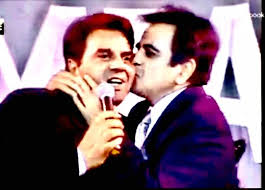 Now various bollywood celebrities have expressed their grief over dilip kumar's death and have paid tribute to the fallen legend. Vu213f694rs1mm
