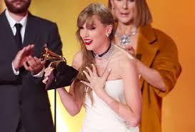 Taylor Swift Sets New Grammys Record With Fourth Album of the Year Win,  Presented by Celine Dion — Watch - Yahoo Sport