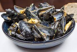 The best way serve mussels with white wine sauce is with a crusty bread. Mussels With Wine Garlic Parsley And Cream The Yum Yum Club
