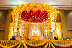 An Awesome Traditional Wedding Mandap Decoration To Set The Tone For The Occasi Wedding Hall Decorations Hindu Wedding Decorations Wedding Backdrop Decorations