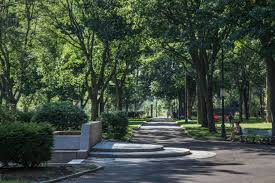 Pioneering Landscape Architect Carol R Johnson Passes Away At 91 Landscape architects can also choose to specialize in areas such as residential development, parks and playgrounds, restoration, or even shopping malls.