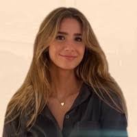 Emma Derry's Instagram, Twitter & Facebook