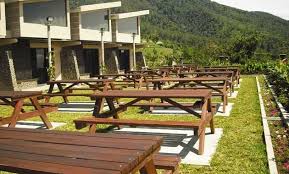 Banyak wisatawan yang menghabiskan waktu liburan bersama keluarga ke bandungan karena di sini banyak sekali tempat wisata yang menarik dan patut untuk dikunjungi. Menapaki Pesona Indah Wisata Bandungan Semarang Lazuva Com Tempat Wisata Indonesia Pariwisata Indonesia 2021