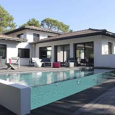 Piscine Semi Enterree En Verre En Methacrylate Pour Hotel Excelsior Piscines Carre Bleu Piscine Carre Piscine Piscine Couloir De Nage