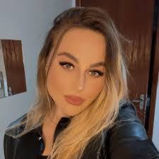 Nadine Kern's Instagram, Twitter & Facebook