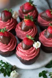Schokoladenuberzogene Erdbeertortchen Mode Paare Fun Cupcake Recipes Cupcake Recipes Chocolate Cupcake Recipes