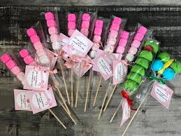 Pomperos personalizados, todo un clásico, que ya no puede faltar en vuestras fiestas. Facebook