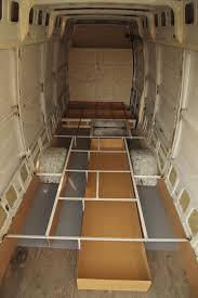 Il Transforme Son Camion En Une Superbe Habitation Minimaliste Amenagement Camping Car Fourgon Camping Car Camionnette Amenagee