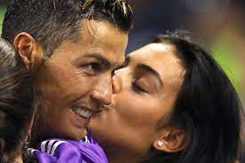 Georgina Rodriguez Et Cristiano Ronaldo Ils Attendent Un Enfant