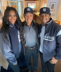 Reggie jackson right fielder born: Reggie Jackson Auf Twitter My Man 3 And His Beautiful Wife Ciara